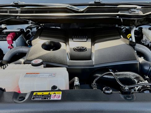 Used 2022 Toyota Tundra SR5 w/ SR5 Convenience Package AWD/4WD image 38