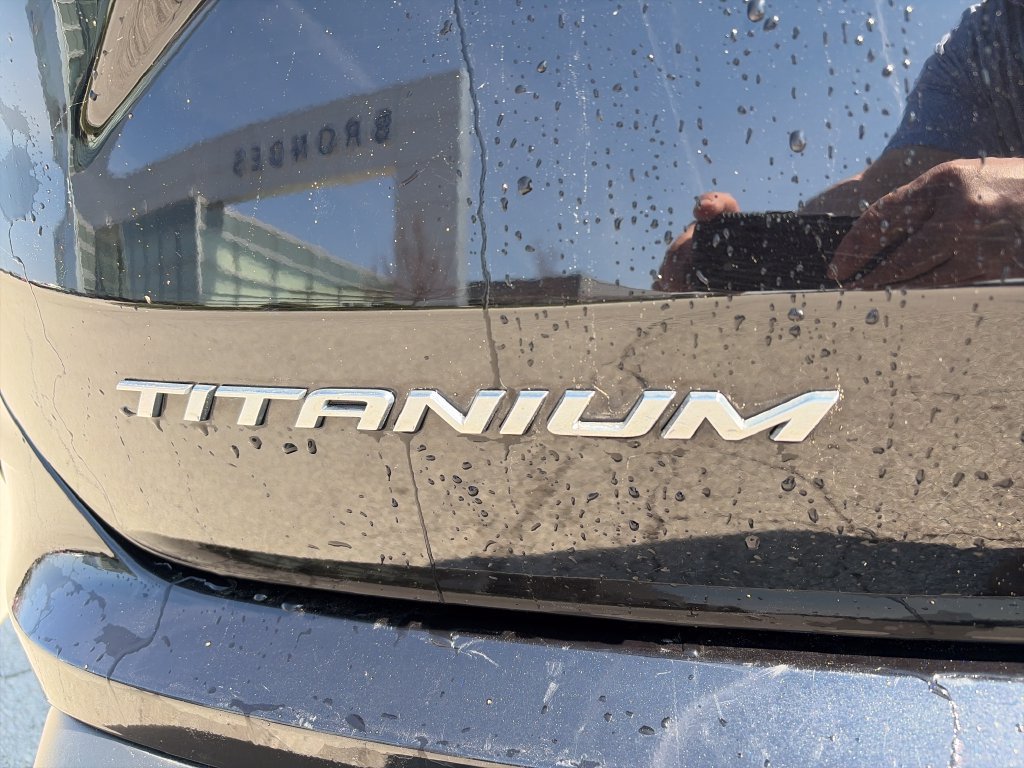 Used 2023 Ford Edge Titanium w/ Class II Trailer Tow Package AWD/4WD image 10