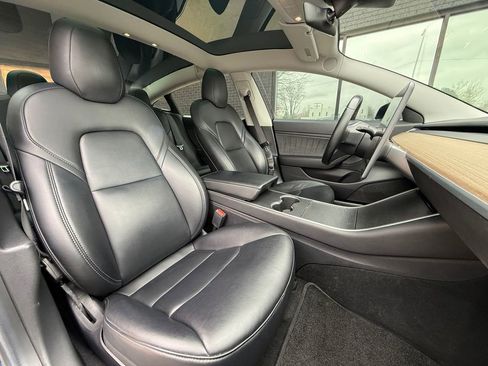 Used 2019 Tesla Model 3 Standard Range Plus RWD image 4