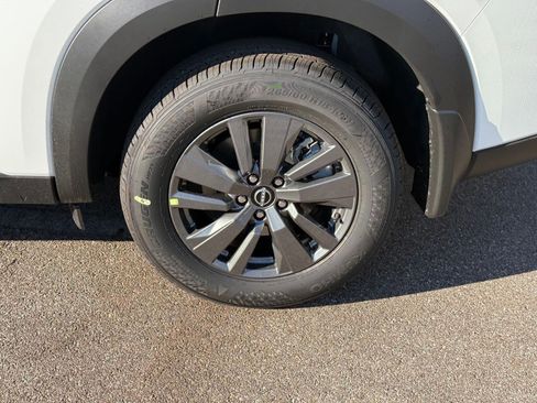 New 2025 Nissan Pathfinder SV image 10