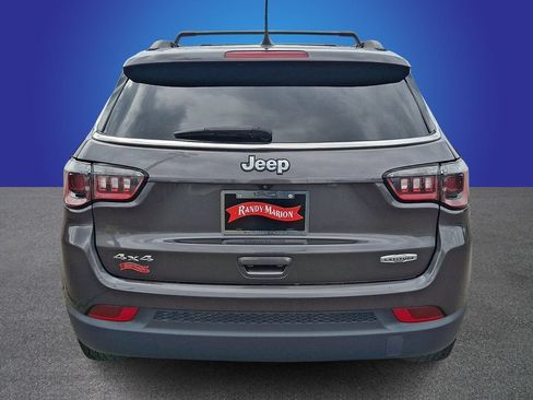 Used 2022 Jeep Compass Latitude w/ Sun and Sound Group AWD/4WD image 5