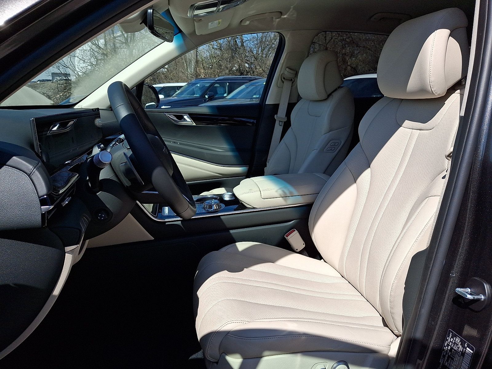 Certified 2025 Genesis GV80 2.5T Standard AWD/4WD image 13