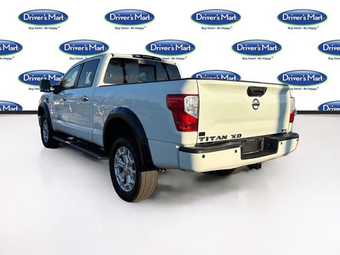 Used 2017 Nissan Titan SV image 6