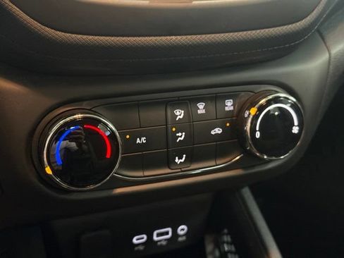 Used 2023 Chevrolet TrailBlazer LS FWD image 16