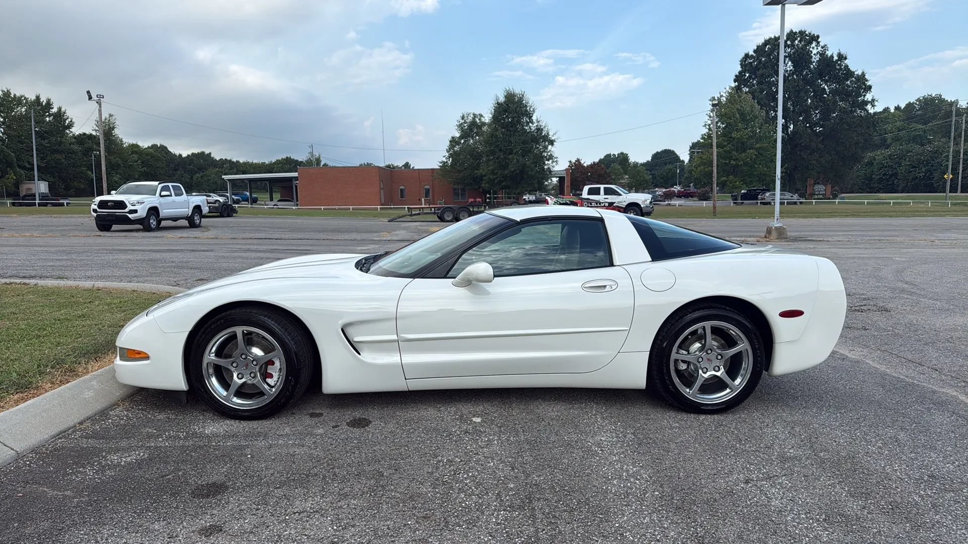 Used 2002 Chevrolet Corvette Coupe w/ Preferred Equipment Group2 RWD image 3