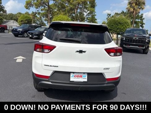 Used 2023 Chevrolet TrailBlazer LS w/ LPO, Blackout Package FWD image 5