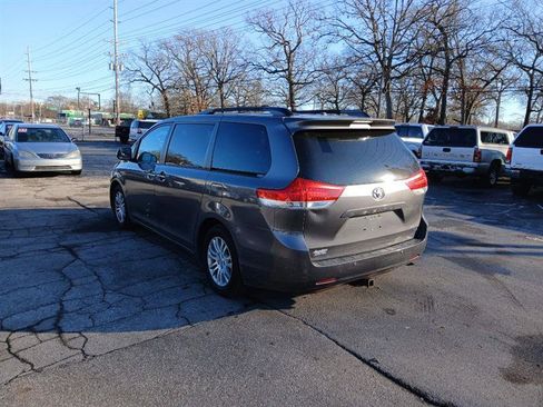 Used 2014 Toyota Sienna XLE image 5