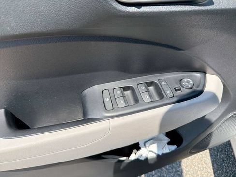 Used 2025 Hyundai Venue SEL FWD image 15