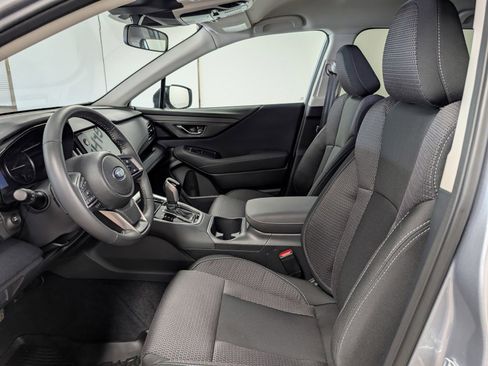 Used 2025 Subaru Outback Premium image 3