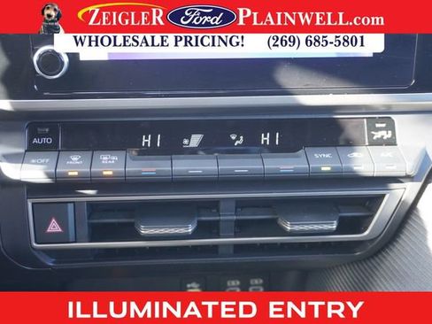 Used 2025 Toyota Camry SE image 16