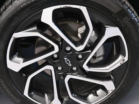 Used 2025 Chevrolet Trax RS FWD image 42