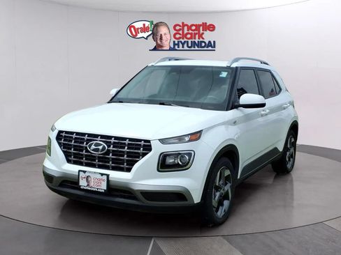 Used 2025 Hyundai Venue SEL FWD image 1