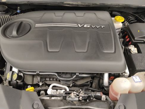 Used 2019 Jeep Cherokee Trailhawk w/ Cold Weather Group image 30