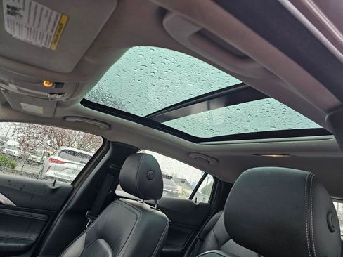 Used 2017 INFINITI QX30 Premium image 26