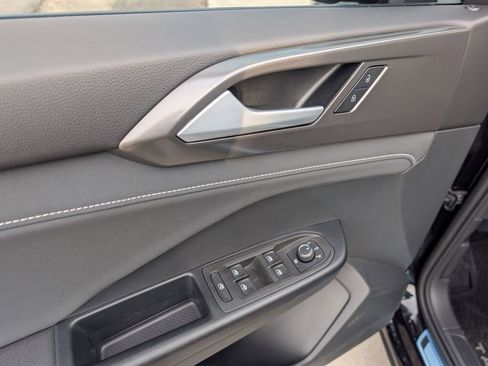 New 2026 Volkswagen Taos SE image 11