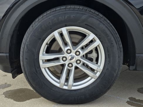 Used 2023 Ford Explorer XLT image 13