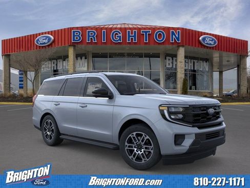 Used 2026 Ford Expedition Active AWD/4WD image 1