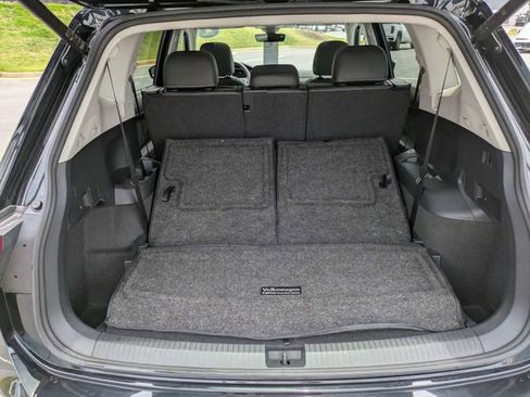 Certified 2024 Volkswagen Tiguan SE w/ Panoramic Sunroof Package FWD image 13