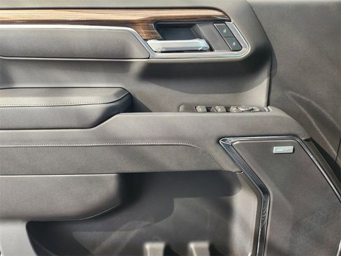 New 2026 Chevrolet Silverado 1500 LT Trail Boss w/ Dark Appearance Package image 17