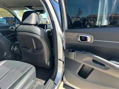 Used 2021 Kia Sorento EX image 10