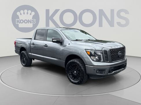 Used 2018 Nissan Titan SV w/ SV Convenience Package AWD/4WD image 2