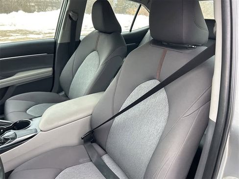 Used 2018 Toyota Camry LE image 16