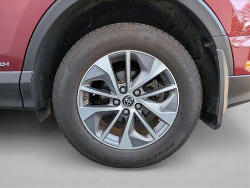Used 2018 Toyota RAV4 LE image 20
