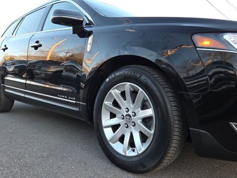 Used 2019 Lincoln MKT AWD image 18