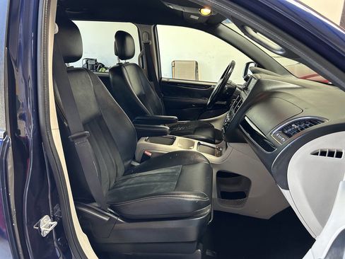 Used 2017 Dodge Grand Caravan SXT FWD image 25