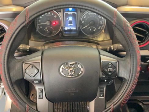 Used 2023 Toyota Tacoma TRD Off-Road AWD/4WD image 15