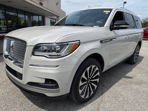 Used 2024 Lincoln Navigator Reserve AWD/4WD image 7