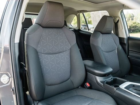 Used 2024 Toyota RAV4 XLE w/ Convenience Package image 30