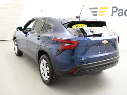 Used 2024 Chevrolet Trax LS FWD image 6