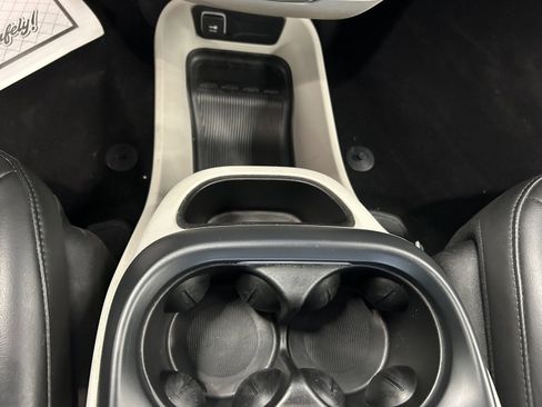 Used 2023 Chrysler Pacifica Touring-L image 36