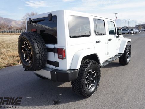 Used 2015 Jeep Wrangler Unlimited Sahara w/ Connectivity Group image 9