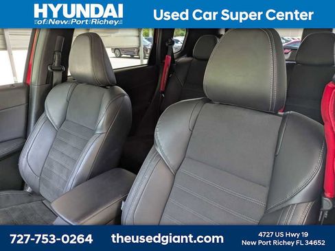 Used 2023 Mitsubishi Outlander SE AWD/4WD image 7