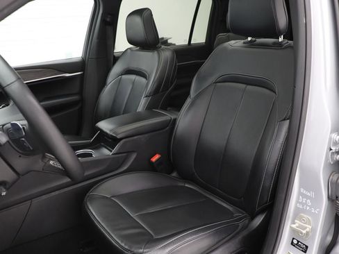 Used 2024 Jeep Grand Cherokee L Limited w/ Luxury Tech Group II image 16