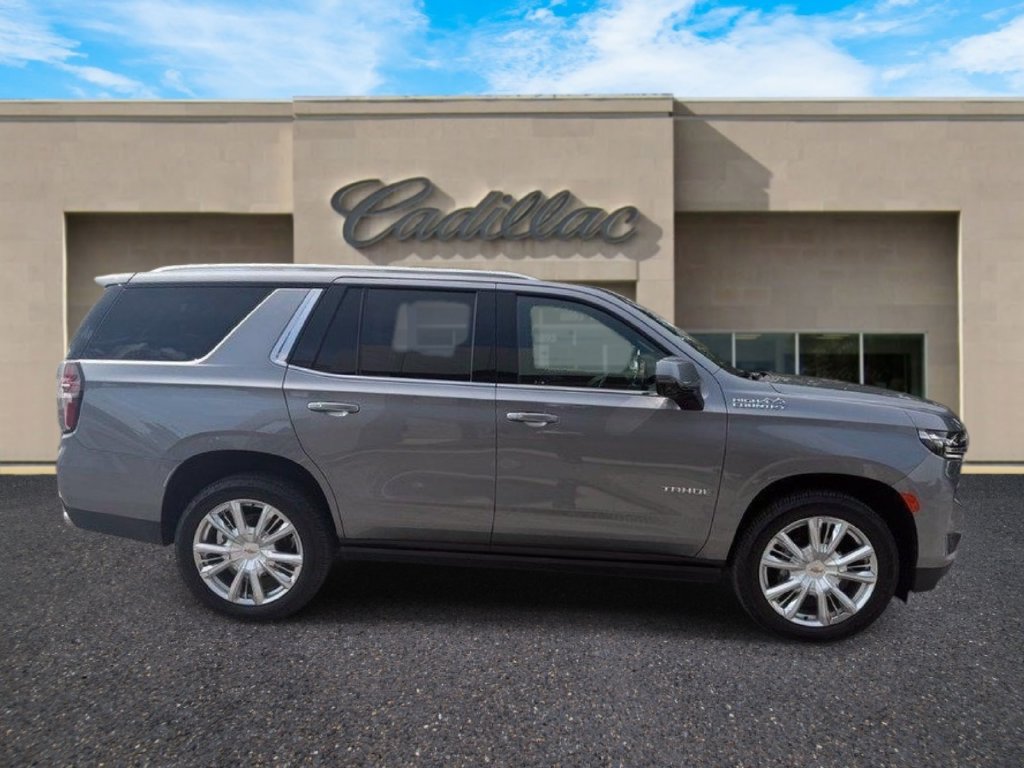 Used 2021 Chevrolet Tahoe High Country w/ Premium Package AWD/4WD image 2