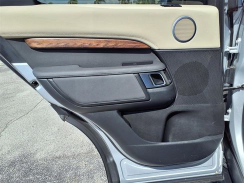 Used 2019 Land Rover Discovery HSE image 21