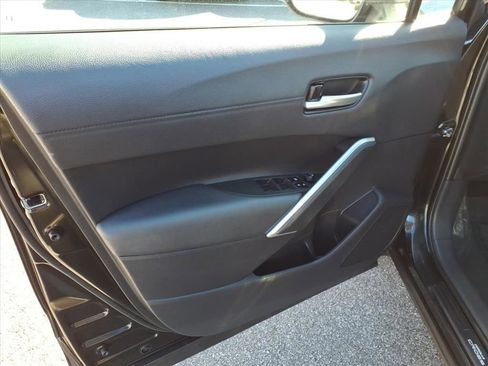 Certified 2022 Toyota Corolla Cross XLE image 8