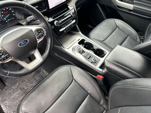Used 2023 Ford Explorer Limited image 9