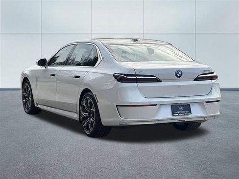 Certified 2025 BMW i7 xDrive60 image 9