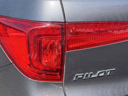 Used 2017 Honda Pilot Touring image 13