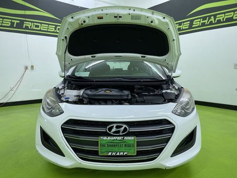 Used 2017 Hyundai Elantra GT image 4