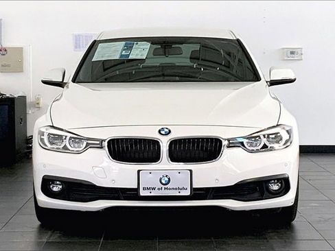 Used 2017 BMW 320i Sedan image 3