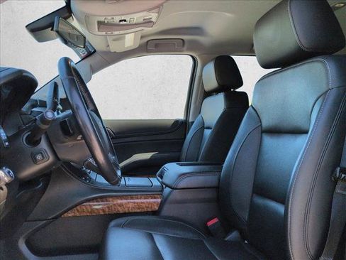 Used 2020 Chevrolet Suburban Premier AWD/4WD image 16
