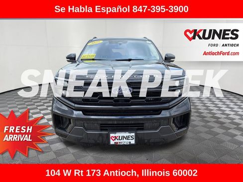 Used 2025 Ford Expedition Active AWD/4WD image 2