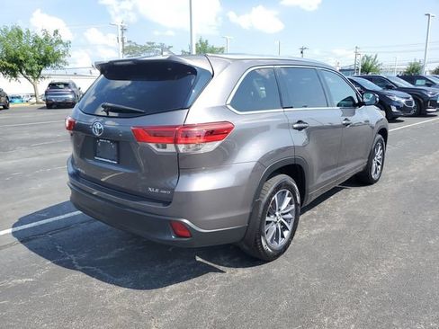 Used 2017 Toyota Highlander XLE AWD/4WD image 4