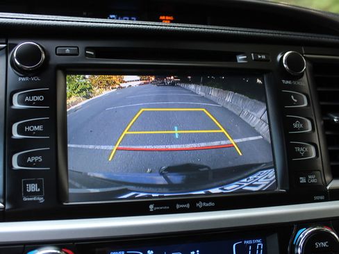 Used 2016 Toyota Highlander Limited Platinum image 41