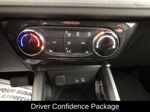 Used 2025 Chevrolet TrailBlazer LT w/ LT Cold Weather Package image 19